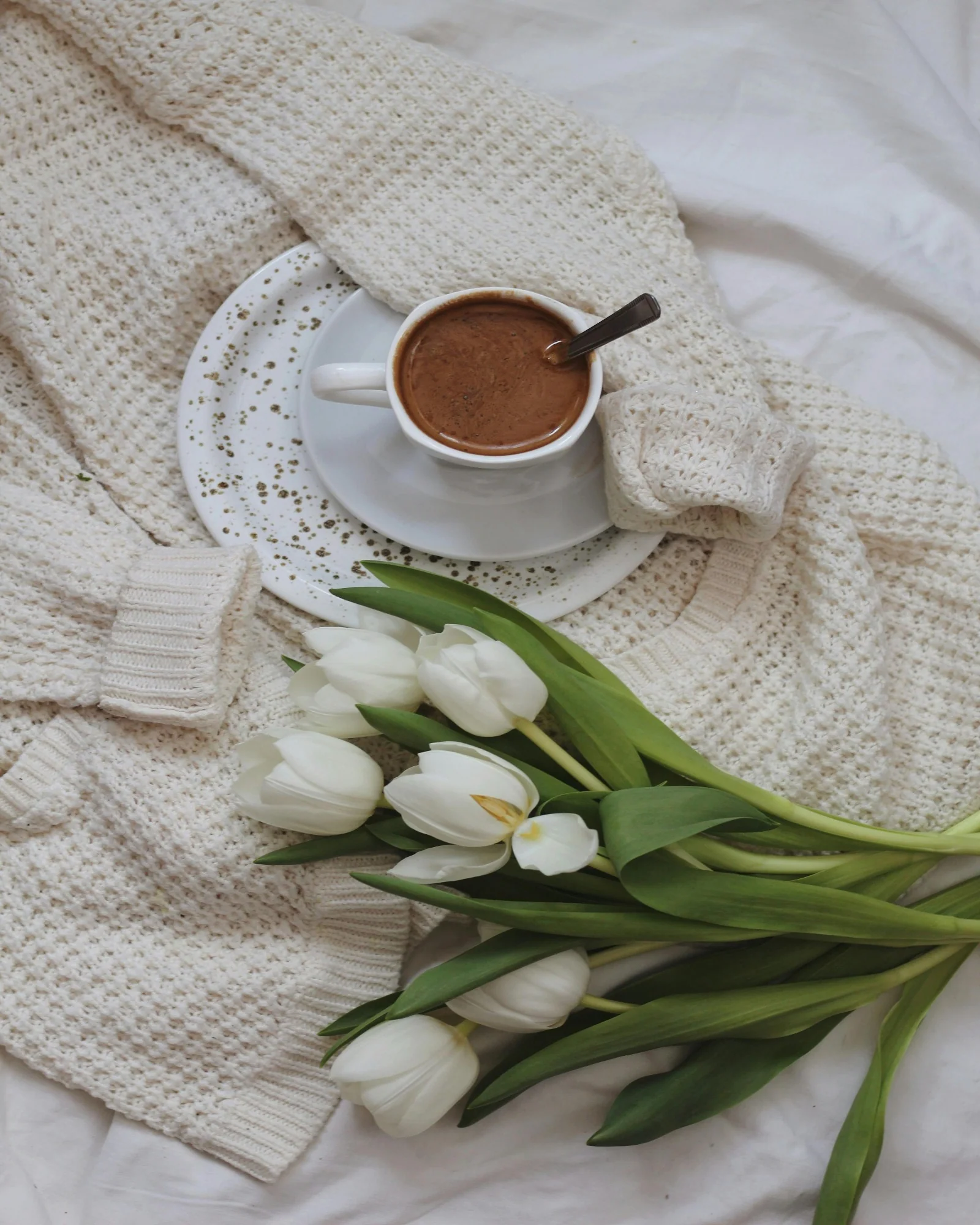 Cashmere sweater, cocoa and flowers. Cocoa Butter Cashmere fragrance oil by Scentivore. 