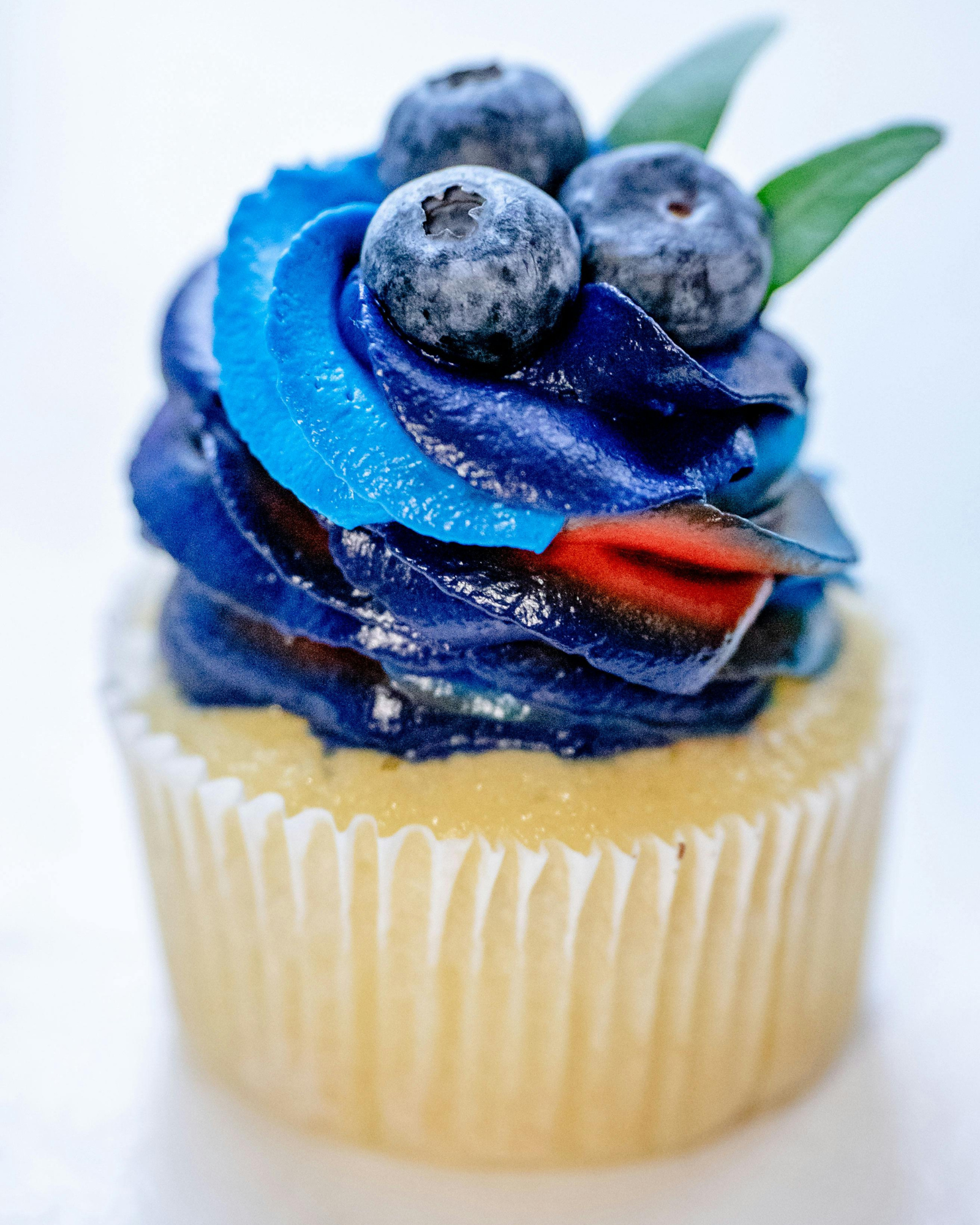 Cupcake with creamed frosting and berries. Frosted Cupcake by Scentivore. Fragrance oil for candle and soap making. 