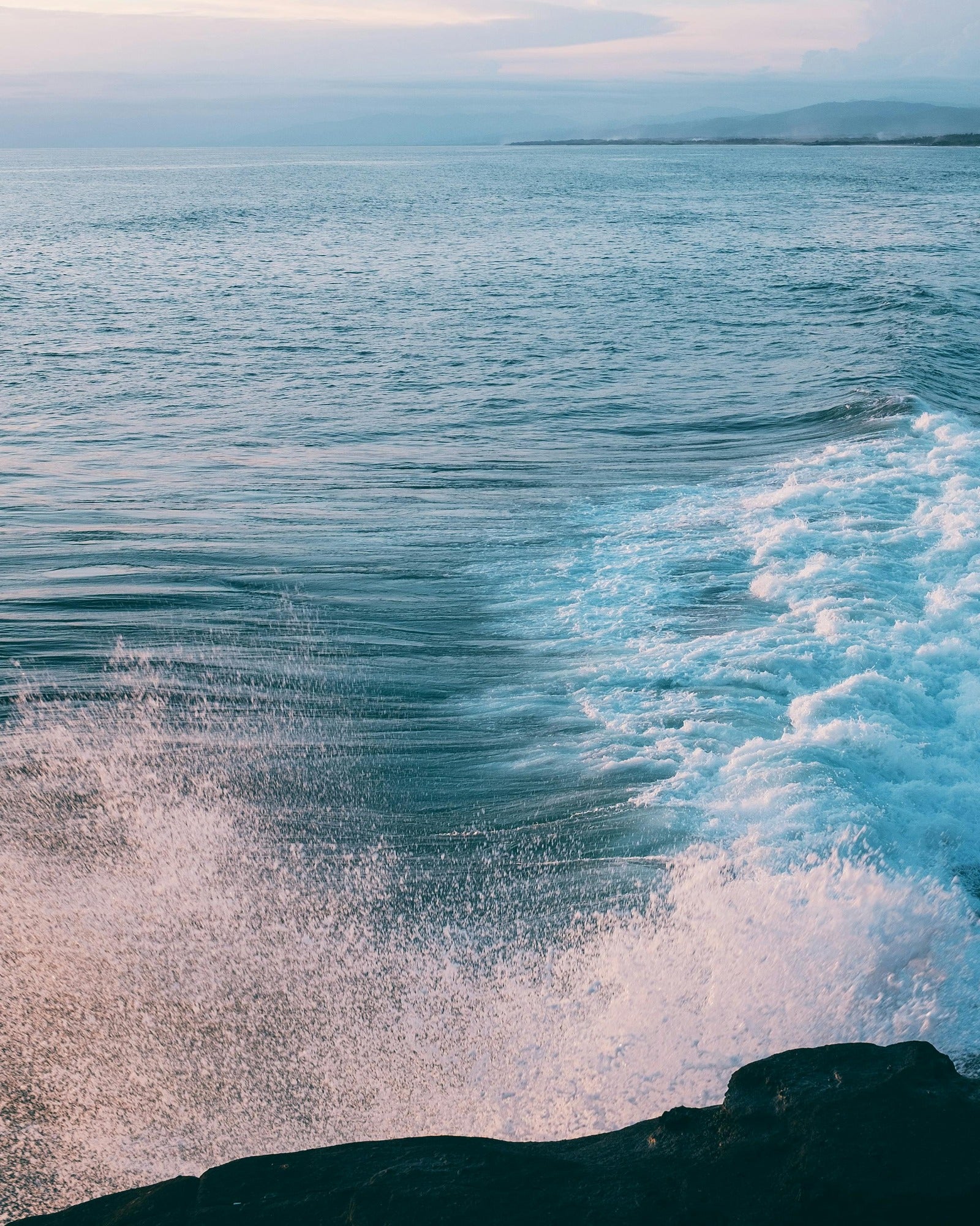 Breezy cliff near the ocean. Sweet Fresh Breeze fragrance oil by Scentivore. 